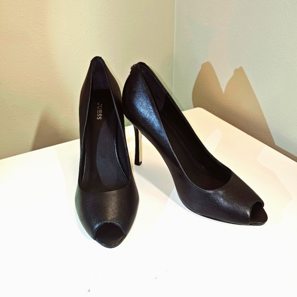 NWOT Guess Heels 9.5